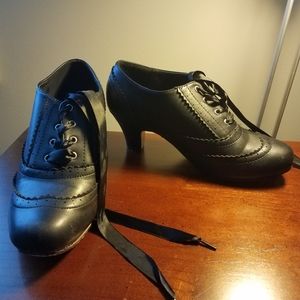 Vintage style oxford heels